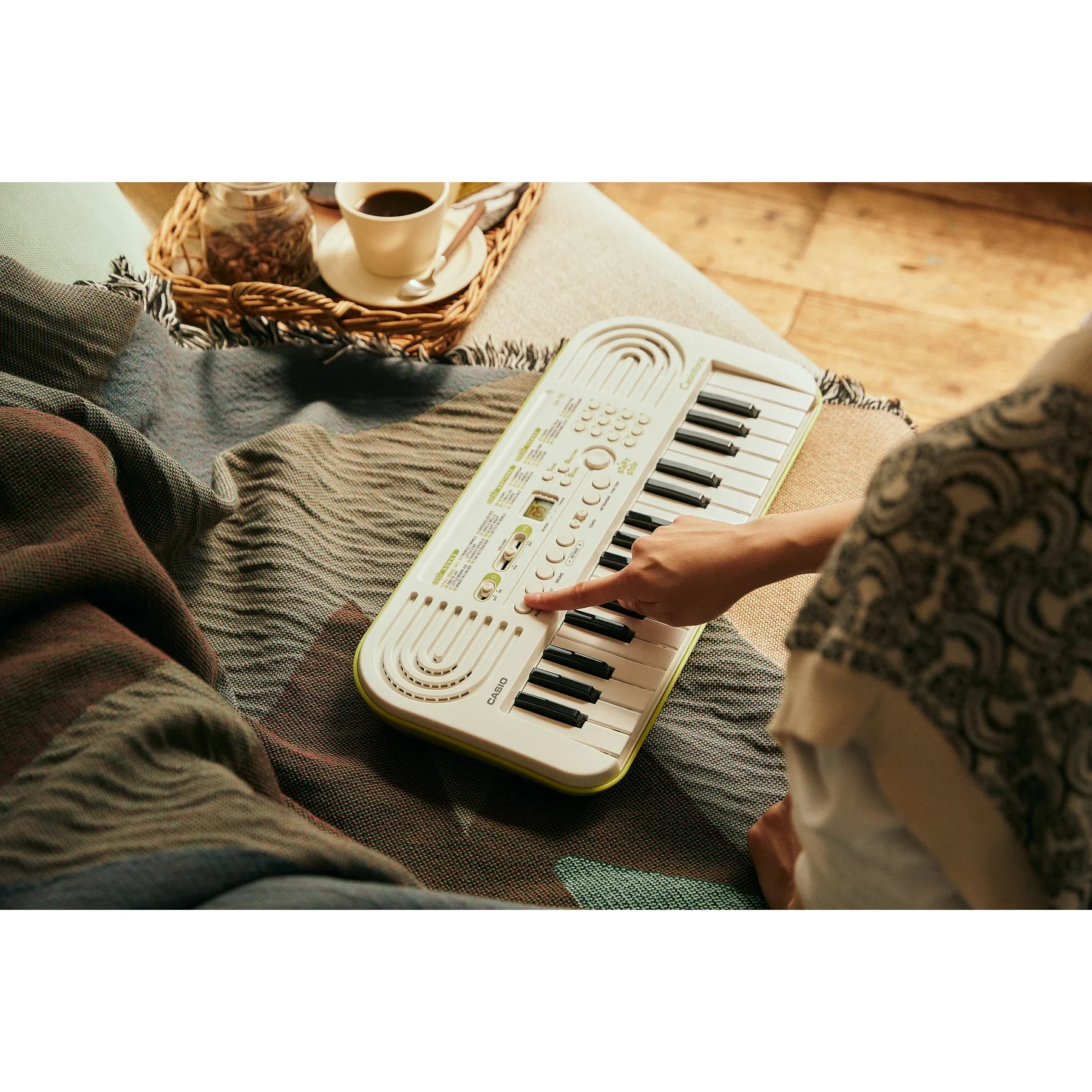 Casio SA-50 32-Key Mini Keyboard - White/Green