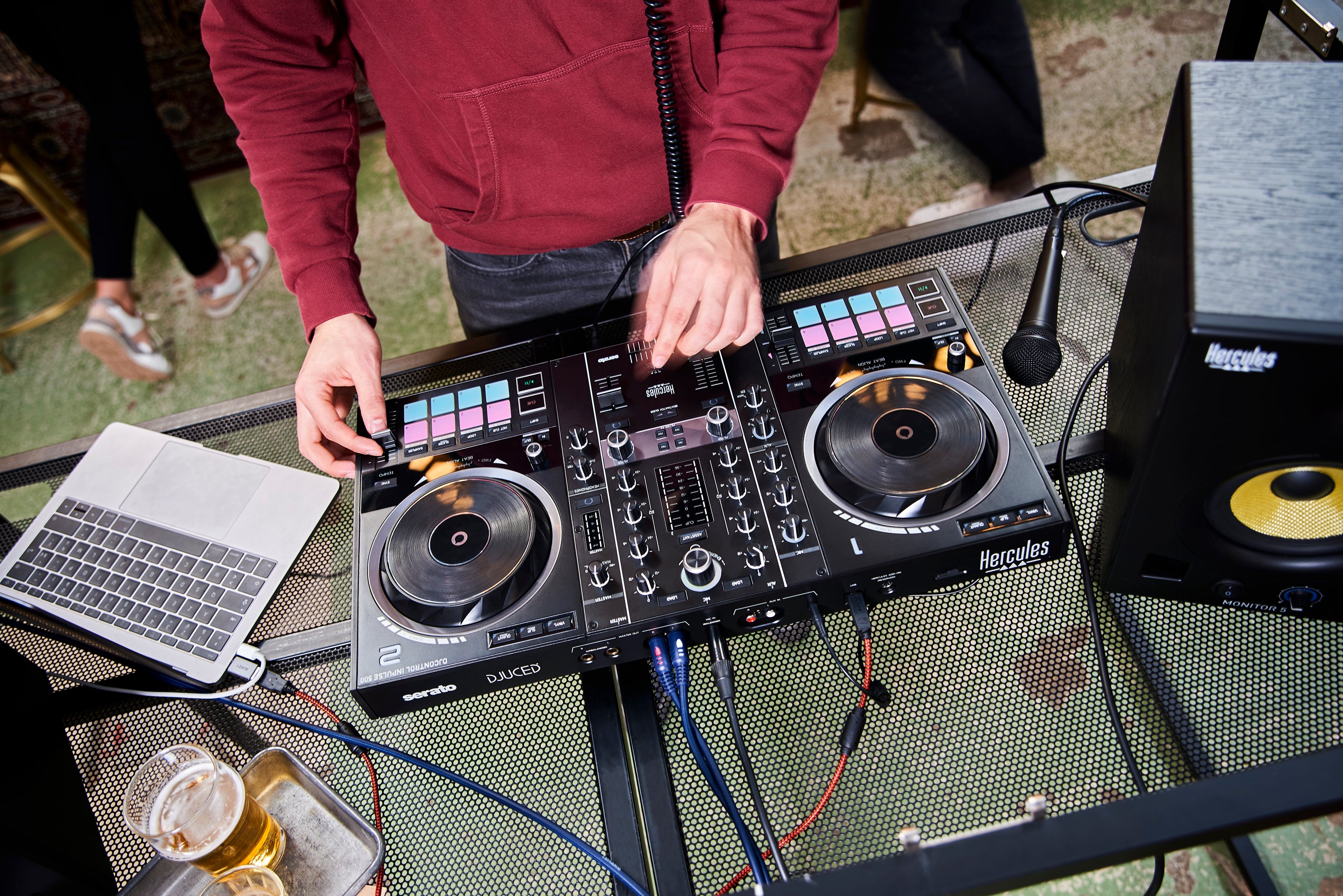 Hercules DJControl Inpulse 500: 2-deck USB DJ controller for