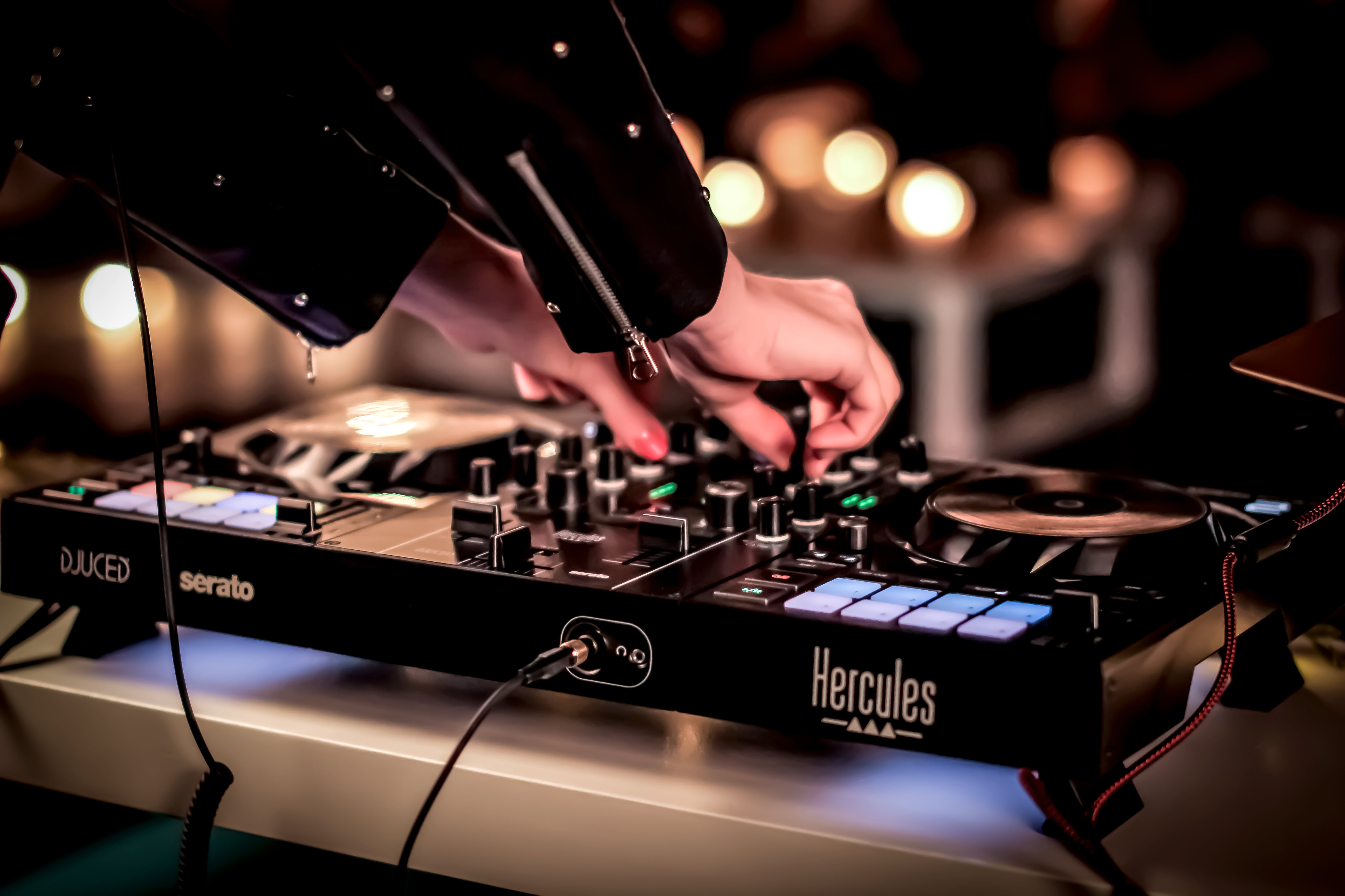 Hercules DJ DJControl Inpulse 500 2-channel DJ Controller Hercules DJ DJControl Inpulse 500 2-channel DJ Controller
