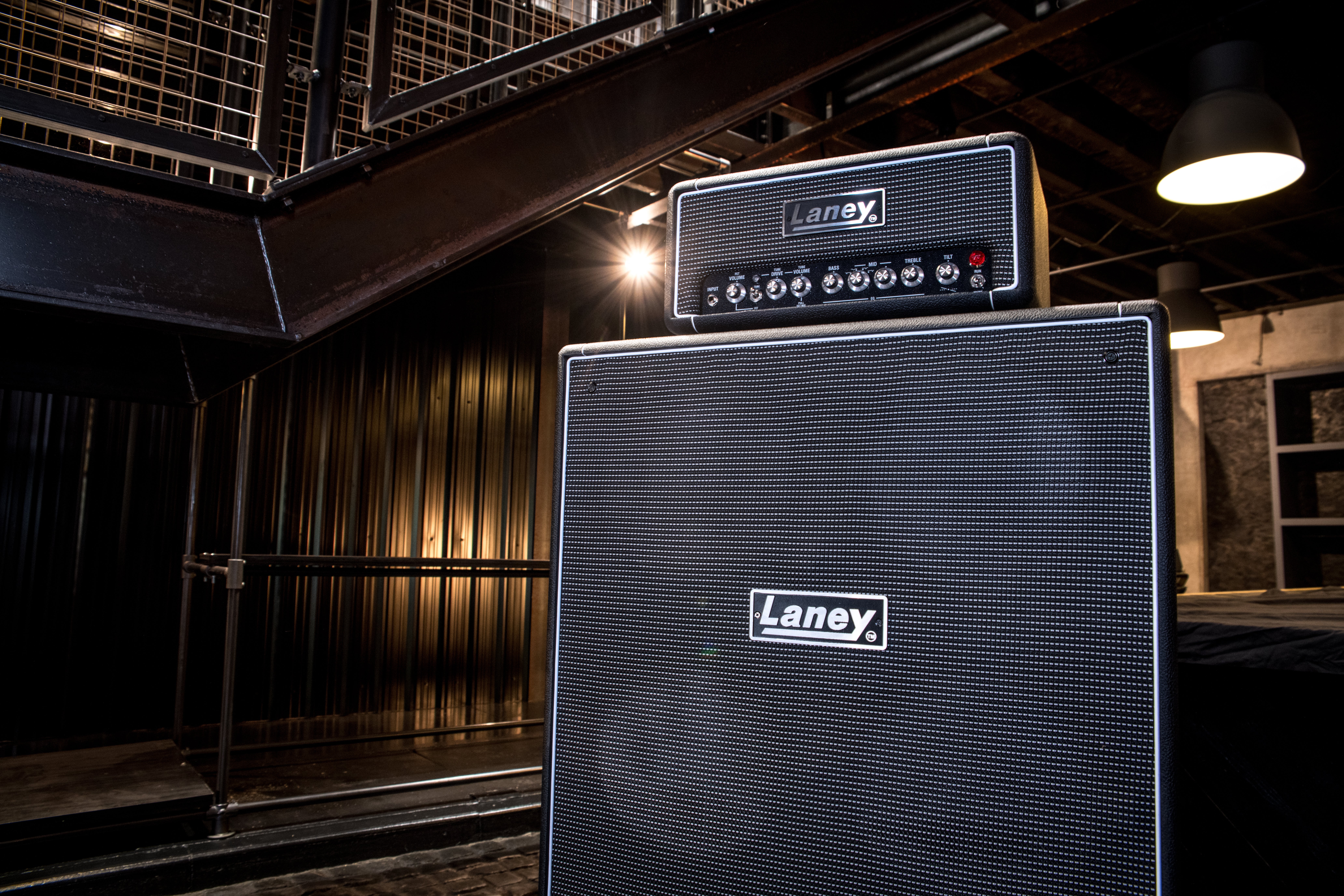 DB500H ﾍﾞｰｽｱﾝﾌﾟﾍｯﾄﾞ Laney DB500H 500W Bass Amp Head Digbeth