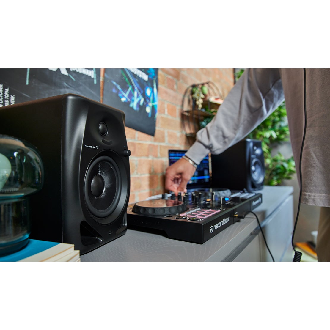 Pioneer DJ DM-50D 5-inch Active Monitor Speakers - Black