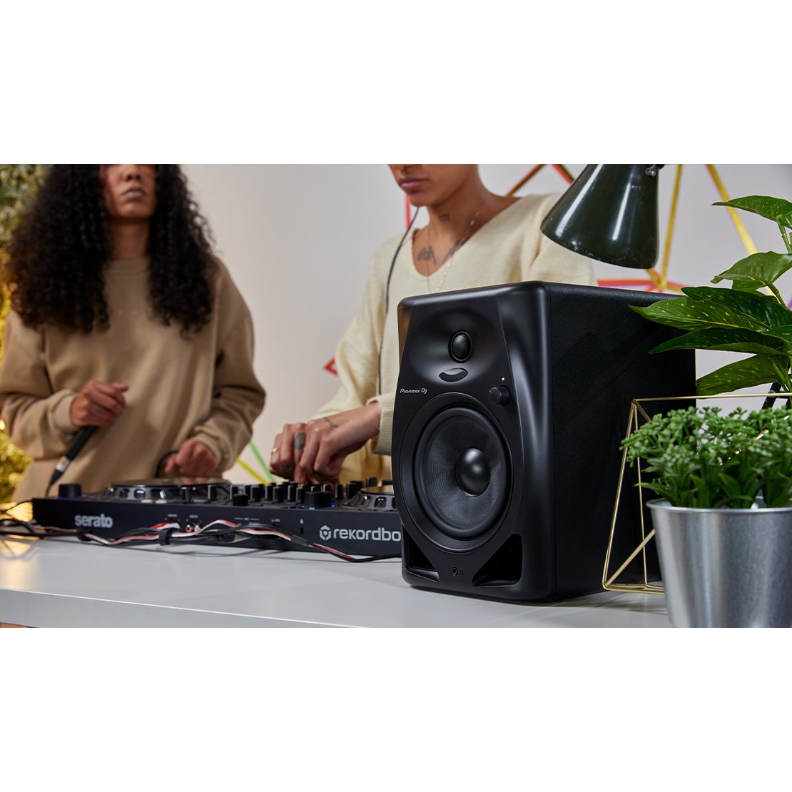 Pioneer DJ DM-50D 5-inch Active Monitor Speakers - Black