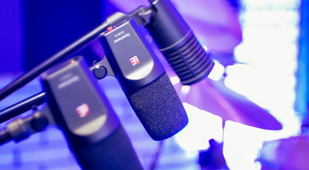 sE Electronics DynaCaster DCM6 Dynamic Broadcast Microphone