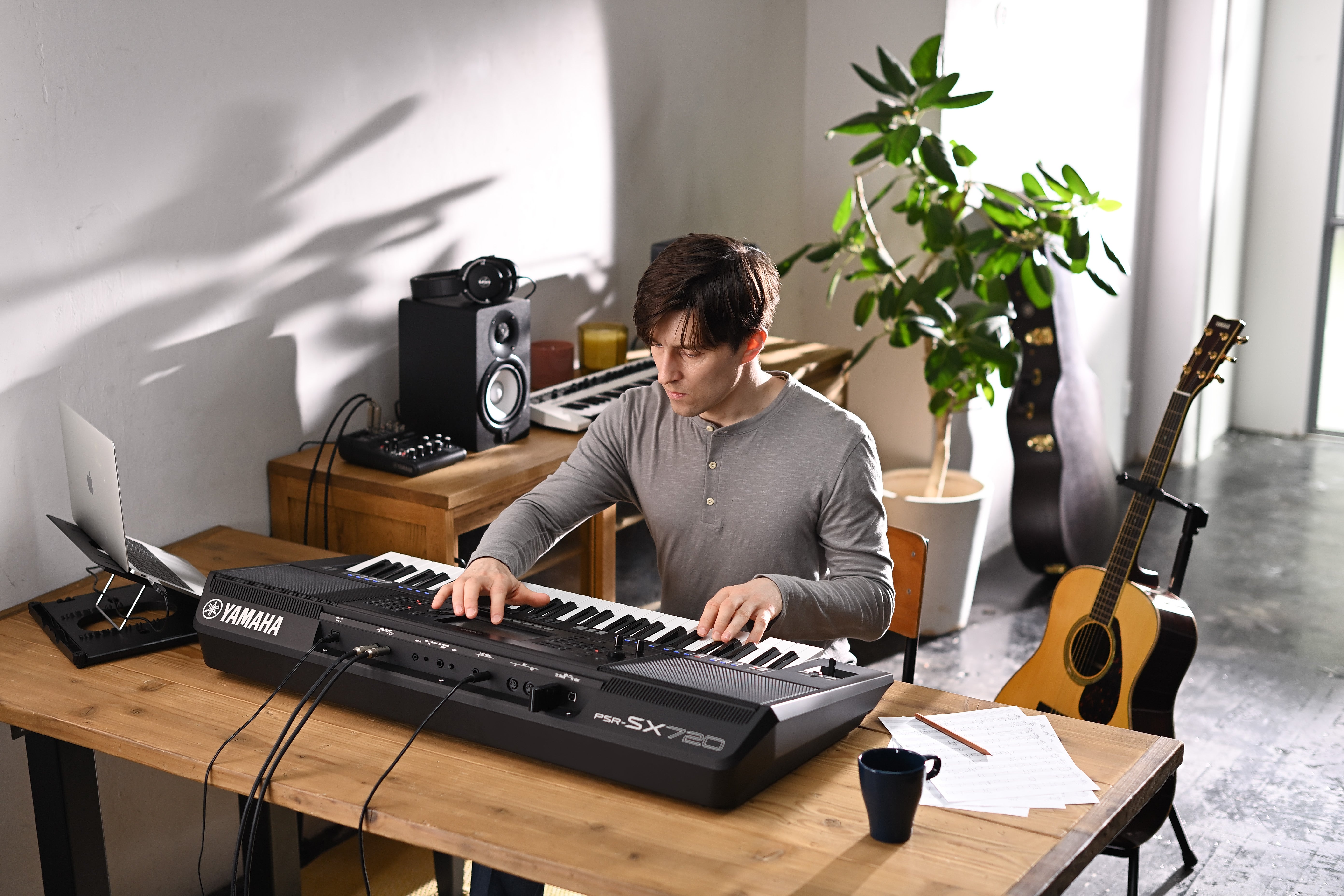 Yamaha PSR-SX720 61-Key Arranger Workstation | Music Works